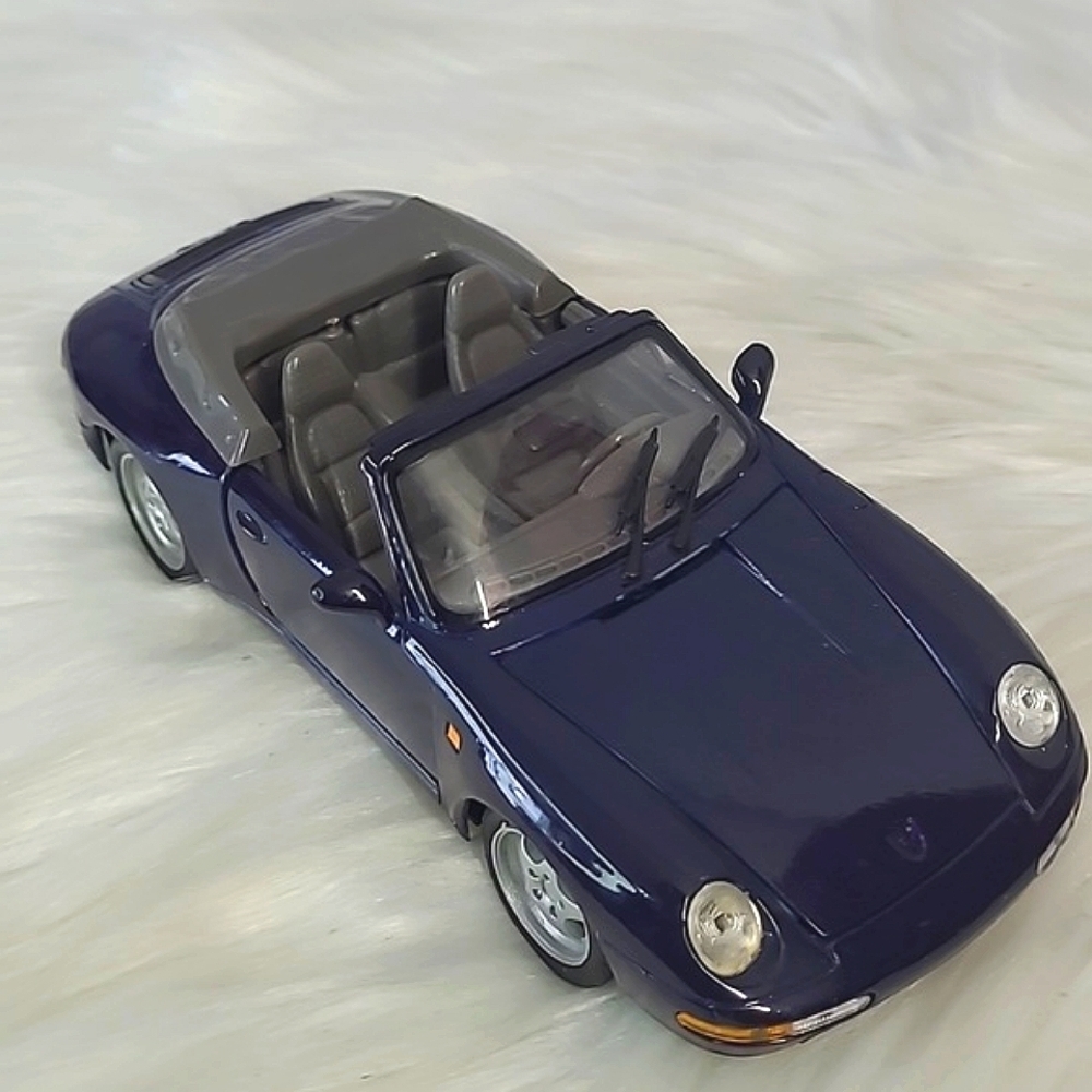 Welly Porsche 911 Carrera Cabriolet Deep Purple Die Cast Metal Car Scale 1/24 - Picture 13 of 17